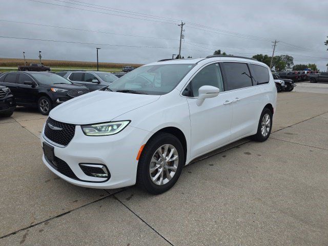 Certified 2022 Chrysler Pacifica Touring-L AWD/4WD image 3