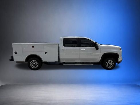 Used 2024 Chevrolet Silverado 2500 LT w/ Convenience Package AWD/4WD image 3
