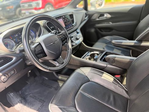 Used 2021 Chrysler Pacifica Limited w/ Uconnect Theater Family Group AWD/4WD image 17