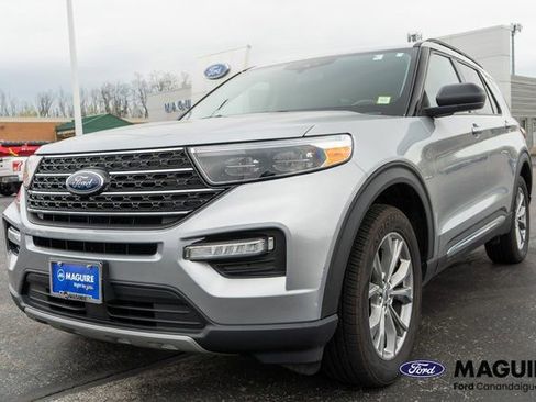 Used 2023 Ford Explorer XLT w/ Equipment Group 202A AWD/4WD image 2