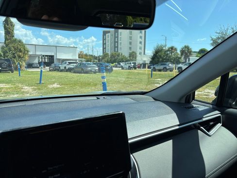 Used 2025 Toyota Corolla Cross LE image 35