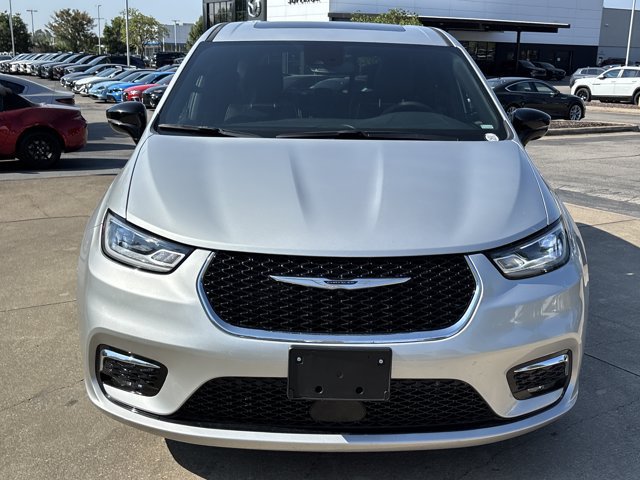 Used 2026 Chrysler Pacifica Limited FWD image 13