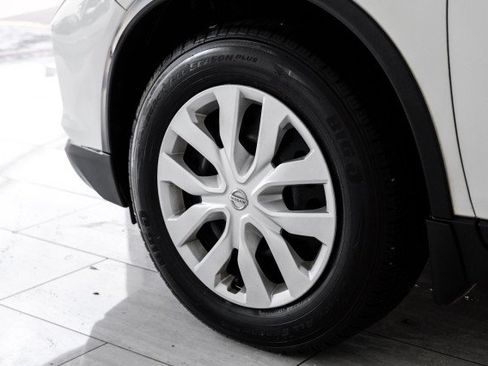 Used 2017 Nissan Rogue S FWD image 42