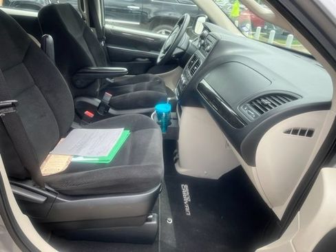 Used 2014 Dodge Grand Caravan American Value Package FWD image 6