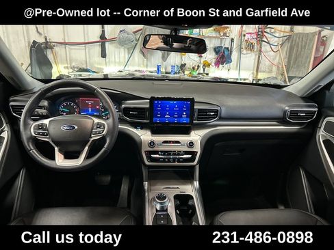 Used 2022 Ford Explorer XLT w/ Equipment Group 202A AWD/4WD image 18