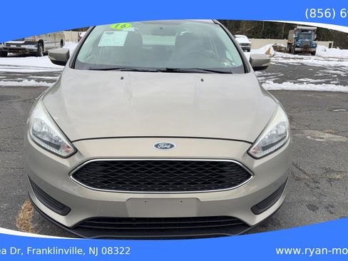Used 2016 Ford Focus SE image 2