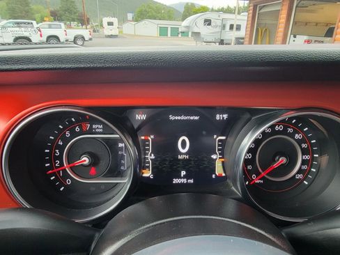 Used 2021 Jeep Gladiator Rubicon w/ Cold Weather Group image 13