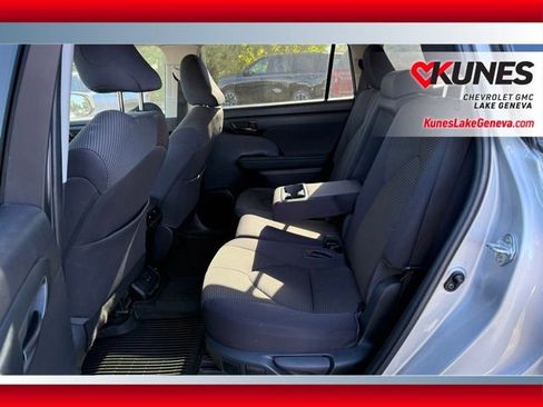 Used 2023 Toyota Highlander LE image 13