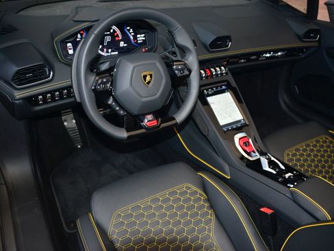 Used 2023 Lamborghini Huracan EVO image 15