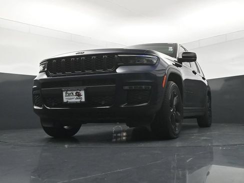 Used 2023 Jeep Grand Cherokee L Limited w/ Luxury Tech Group II AWD/4WD image 19
