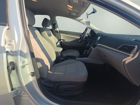 Used 2019 Hyundai Elantra SE image 13