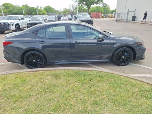 Used 2025 Toyota Camry SE image 7