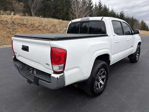 Used 2016 Toyota Tacoma SR5 w/ Towing Package image 5