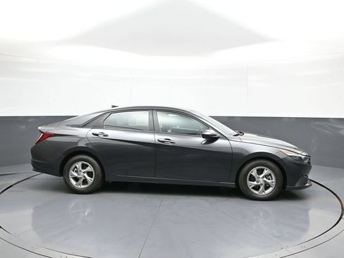 Certified 2021 Hyundai Elantra SE FWD image 5