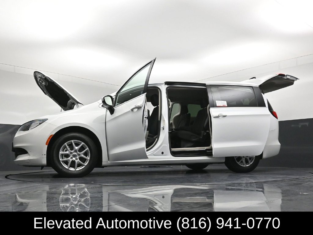 Used 2023 Chrysler Voyager LX FWD image 37
