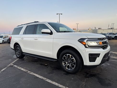 Used 2024 Ford Expedition Max XLT image 3