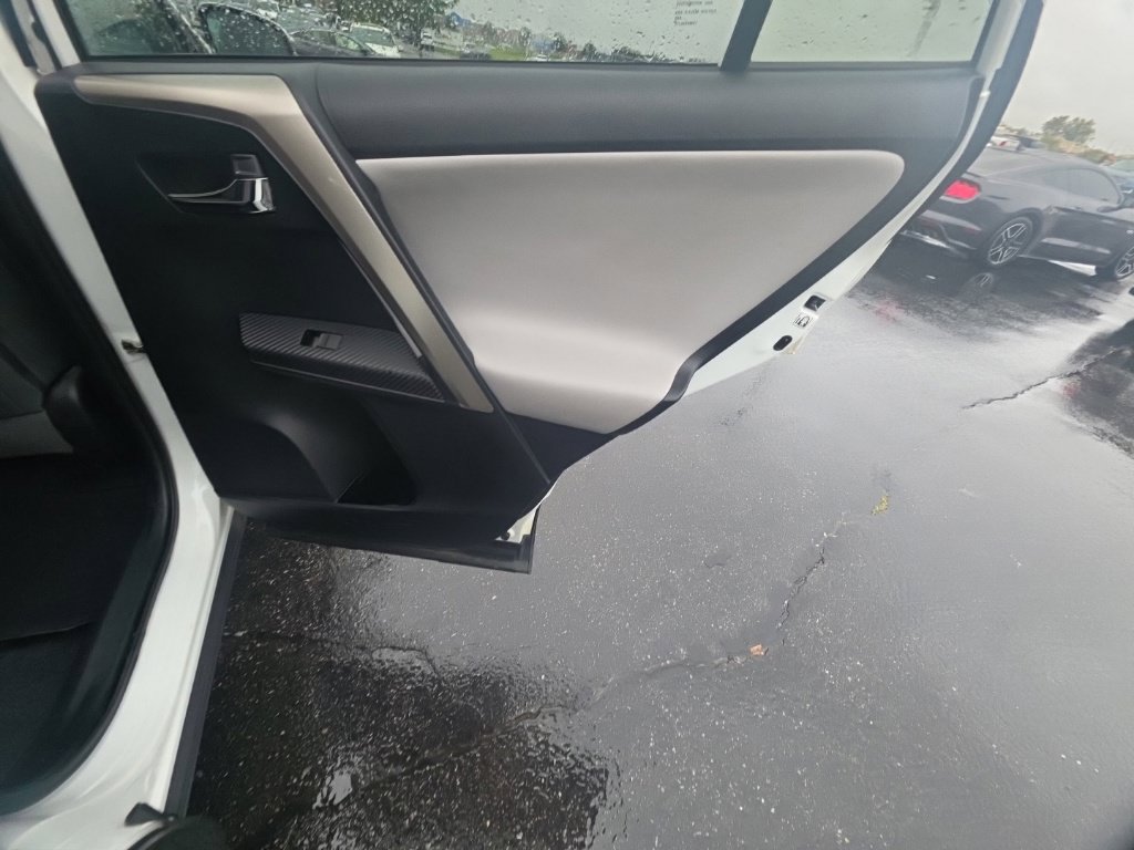 Used 2014 Toyota RAV4 Limited w/ Technology Package FWD image 30