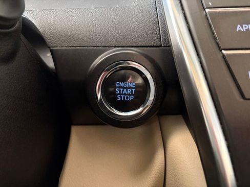 Used 2017 Toyota Camry XLE image 24