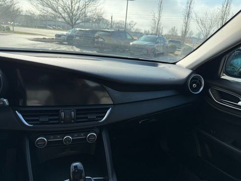 Used 2017 Alfa Romeo Giulia image 22