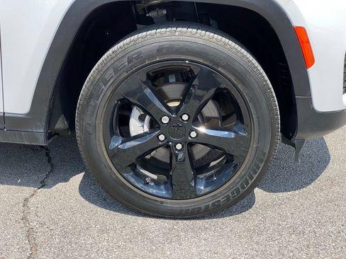 Used 2023 Jeep Grand Cherokee Altitude AWD/4WD image 31