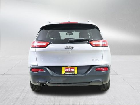 Used 2018 Jeep Cherokee Latitude Plus w/ Cold Weather Group image 6