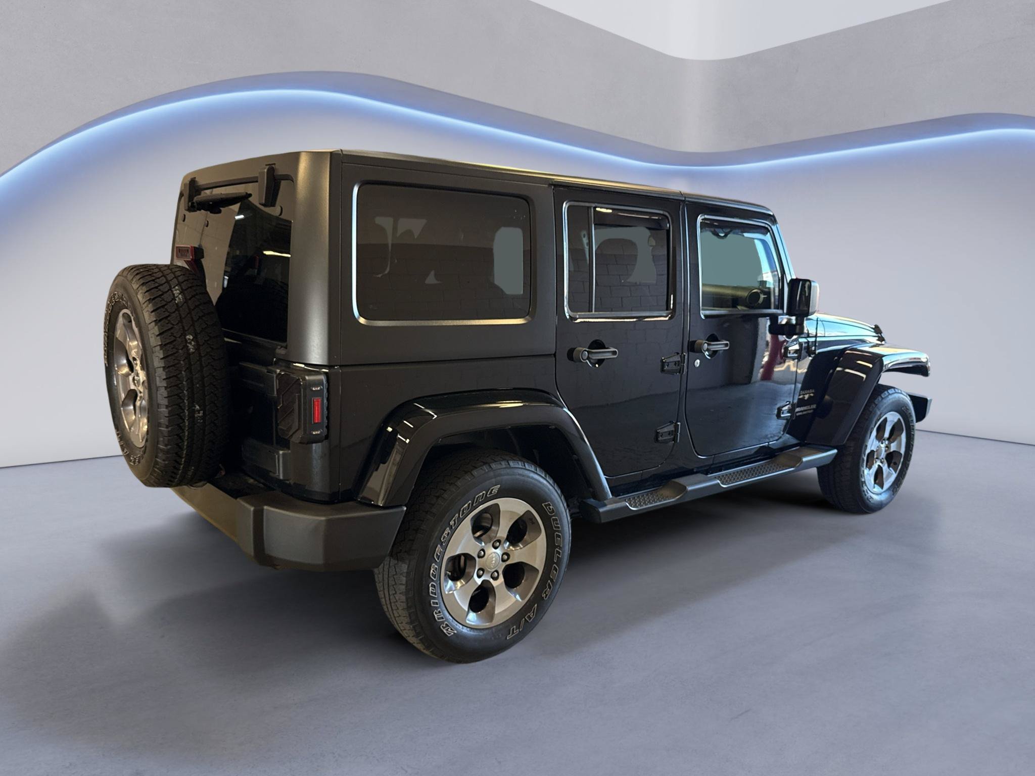 Used 2016 Jeep Wrangler Unlimited Sahara w/ Dual Top Group AWD/4WD image 8
