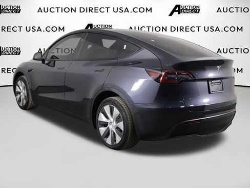 Used 2024 Tesla Model Y Long Range RWD image 39