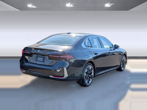 Certified 2026 BMW 540i xDrive image 9