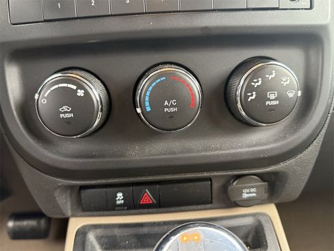 Used 2010 Jeep Patriot Sport image 17