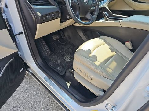 Used 2018 Buick Enclave Premium FWD image 13