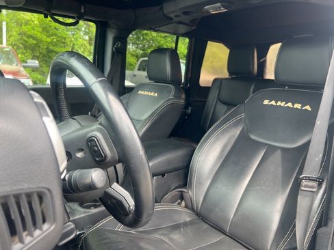 Used 2015 Jeep Wrangler Unlimited Sahara w/ Connectivity Group image 14