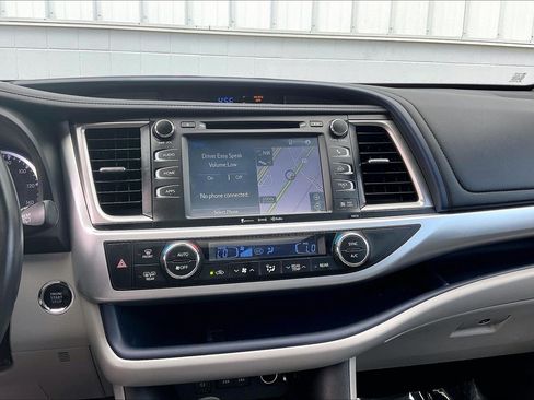 Used 2018 Toyota Highlander XLE AWD/4WD image 39