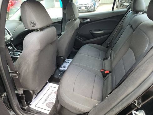 Used 2019 Chevrolet Cruze LT w/ Convenience Package FWD image 10