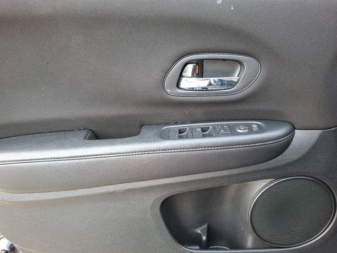 Used 2016 Honda HR-V LX image 12