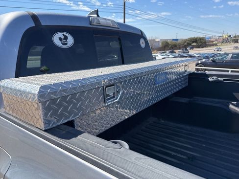 Used 2017 Toyota Tacoma TRD Sport w/ Tow Package image 10