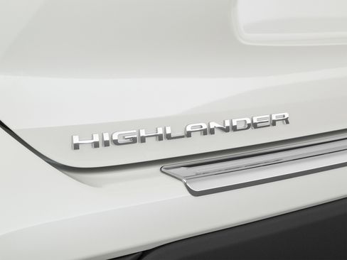 Used 2021 Toyota Highlander L FWD image 62