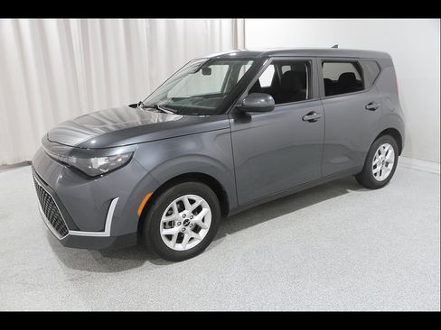 Used 2024 Kia Soul LX w/ Option Group 015 FWD image 3