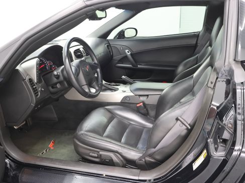 Used 2005 Chevrolet Corvette Coupe w/ Preferred Equipment Group RWD image 8