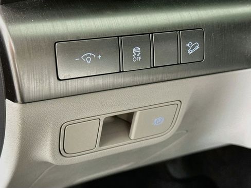 Certified 2025 Hyundai Kona SEL AWD/4WD image 18