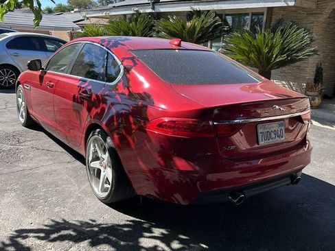 Used 2016 Jaguar XF Premium image 4