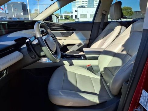 Certified 2024 Lincoln Nautilus Premier image 4