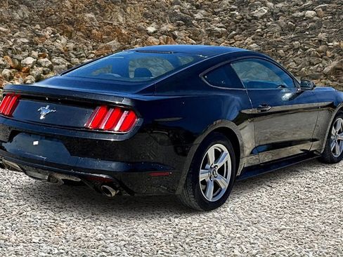 Used 2016 Ford Mustang Coupe image 2