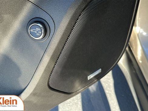 Used 2023 GMC Acadia SLT w/ Trailering Package image 14