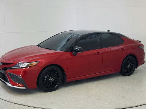 Used 2021 Toyota Camry XSE w/ Cold Weather Package FWD image 3