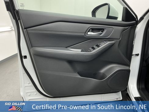 Used 2024 Nissan Rogue SL image 16