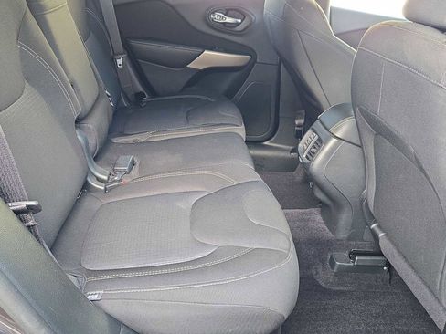 Used 2017 Jeep Cherokee Latitude w/ Cold Weather Group image 20