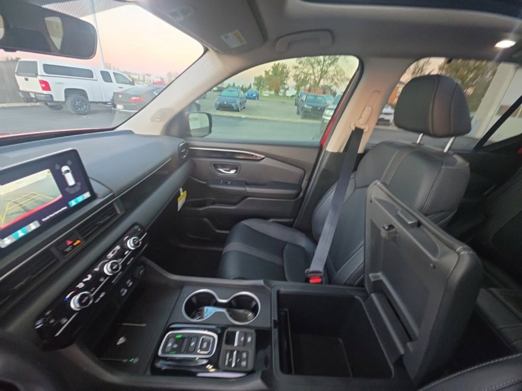 Used 2025 Honda Pilot Touring image 25
