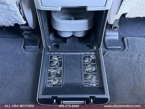 Used 2013 Toyota Highlander Plus AWD/4WD image 30