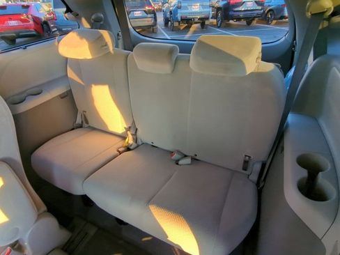 Used 2011 Toyota Sienna LE w/ Towing Pkg image 14