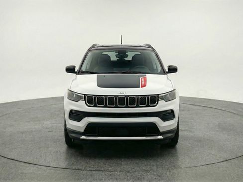 Used 2025 Jeep Compass Trailhawk AWD/4WD image 2